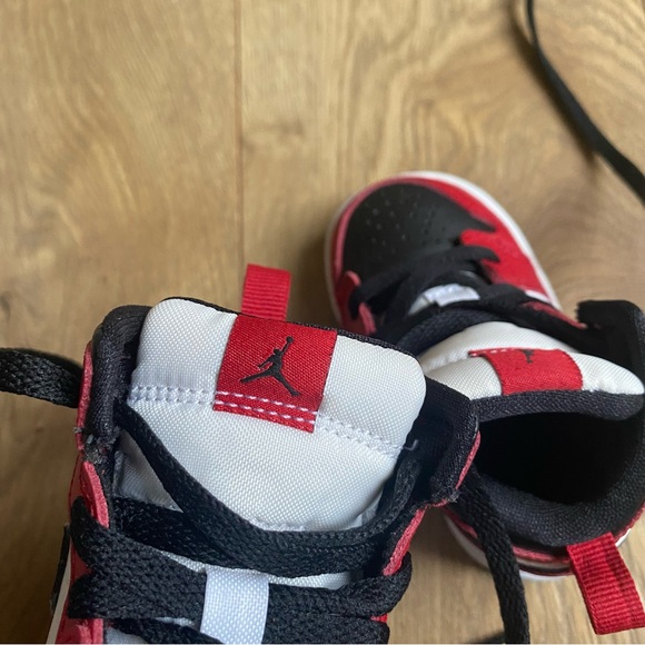 Jordan 1 Mid Chicago Toe (TD) Shoes Black White Red Size 4c Baby Toddler - Picture 8 of 9